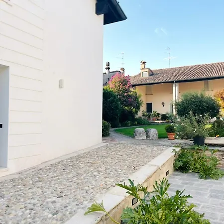 Maison Jardin Bed & Breakfast